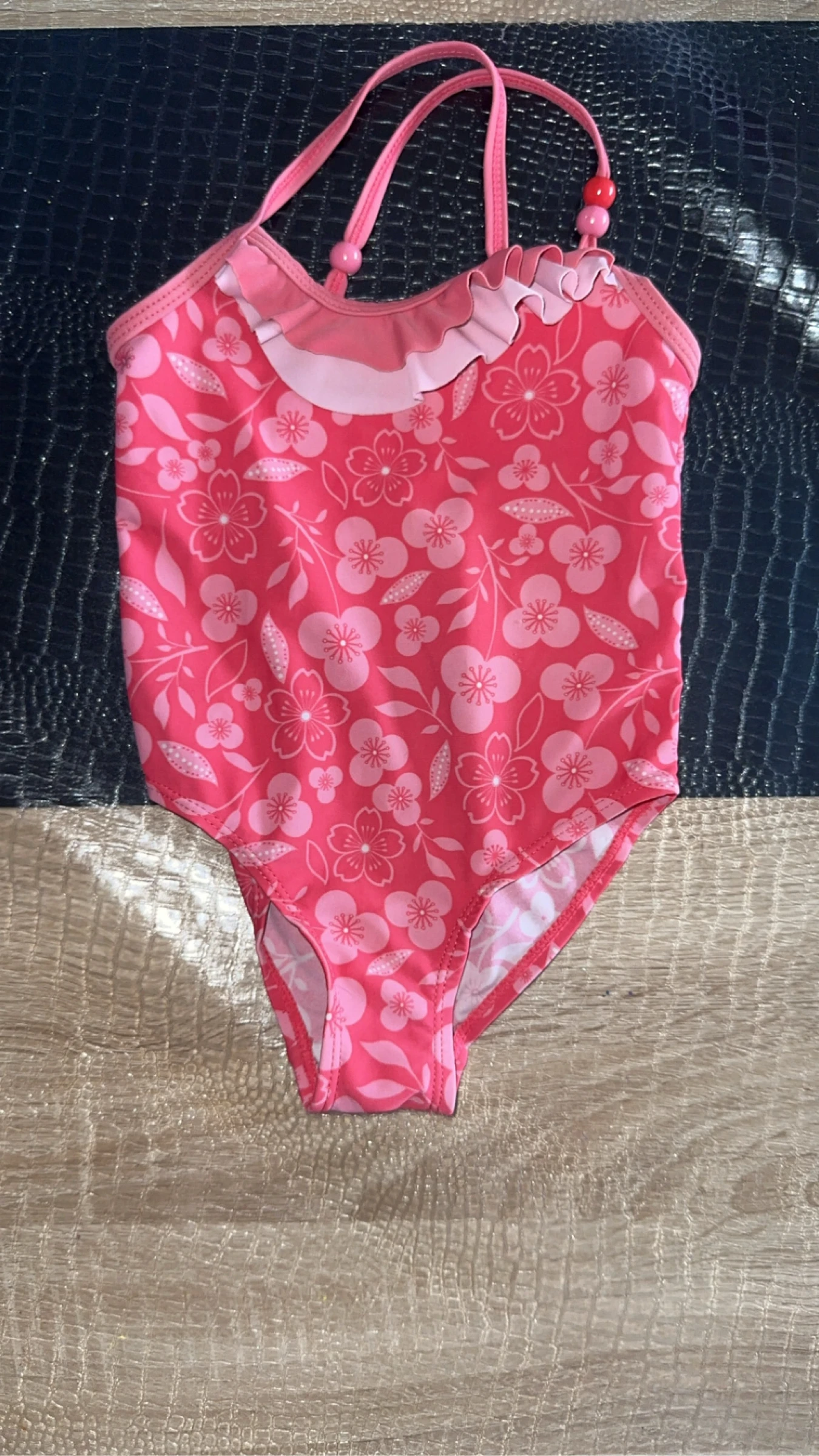 Maillot de bain 1 pièces petite fille rose avec des fleurs 
